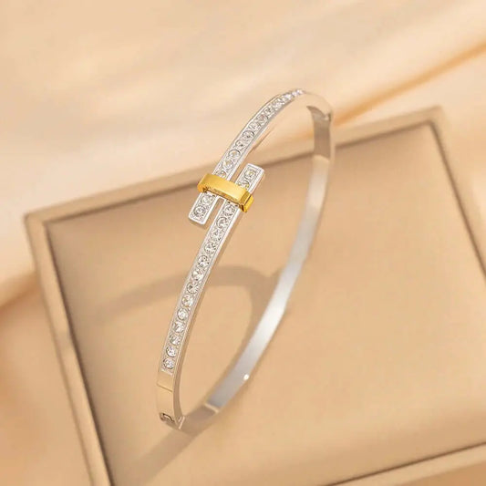 Coping methods for allergic reactions caused by wearing crystal transfer crystals - Aruary Studio ｜ Artisanal Jewelry