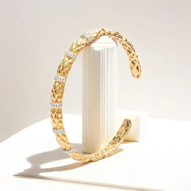 Yuqing Realm ｜ Unleash the charming goddess within you Exquisite Golden Diamond - Embellished Open Cuff Bracelet