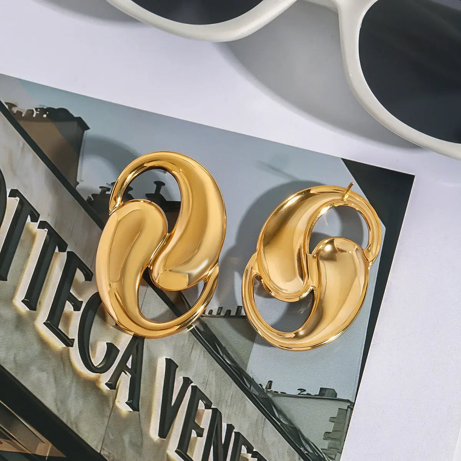 Yuqing Realm ｜ Accessories Boutique Golden Intertwined Statement Earrings | Modern Metalwork Hoops