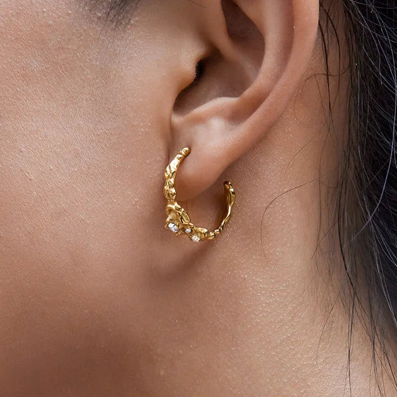 Aruary Studio ｜ Artisanal Jewelry Hammered C-Hoop Earrings with White Diamonds - Luxury Stainless Steel Earrings