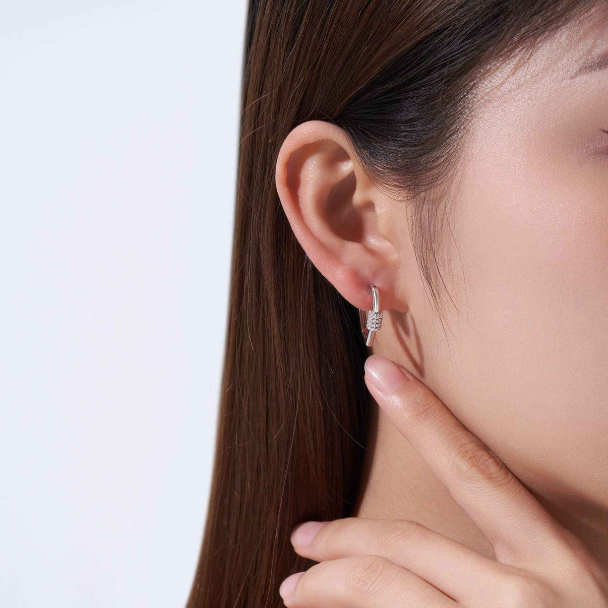 Iron Heart Moissanite Hoop Earrings - Elegant Carabiner Design