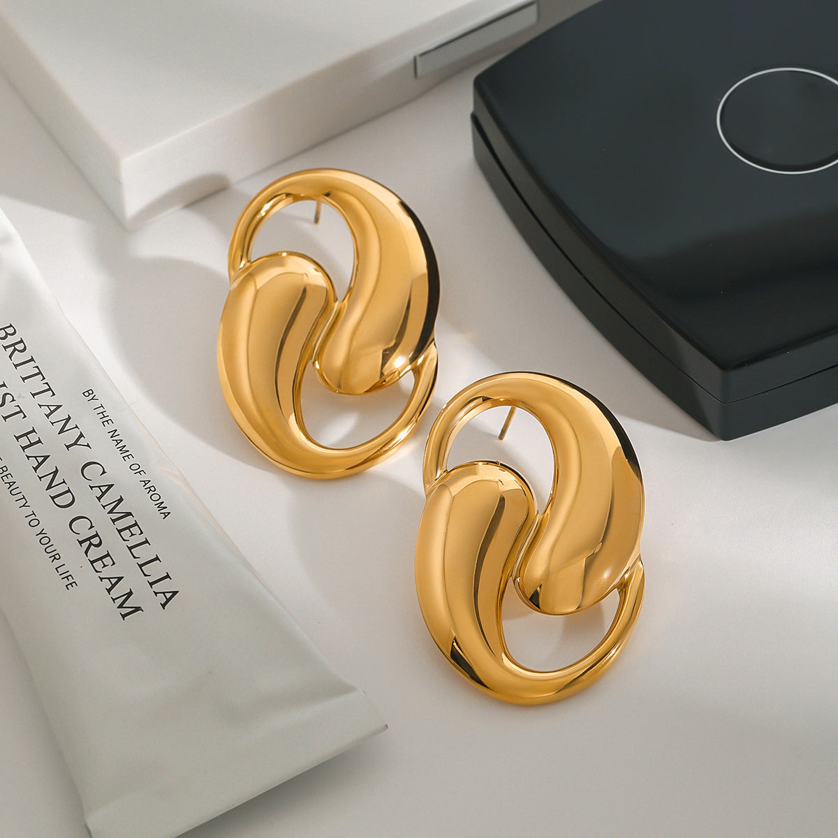 Yuqing Realm ｜ Accessories Boutique Golden Intertwined Statement Earrings