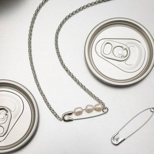 Paperclip-Shaped Pearl Necklace