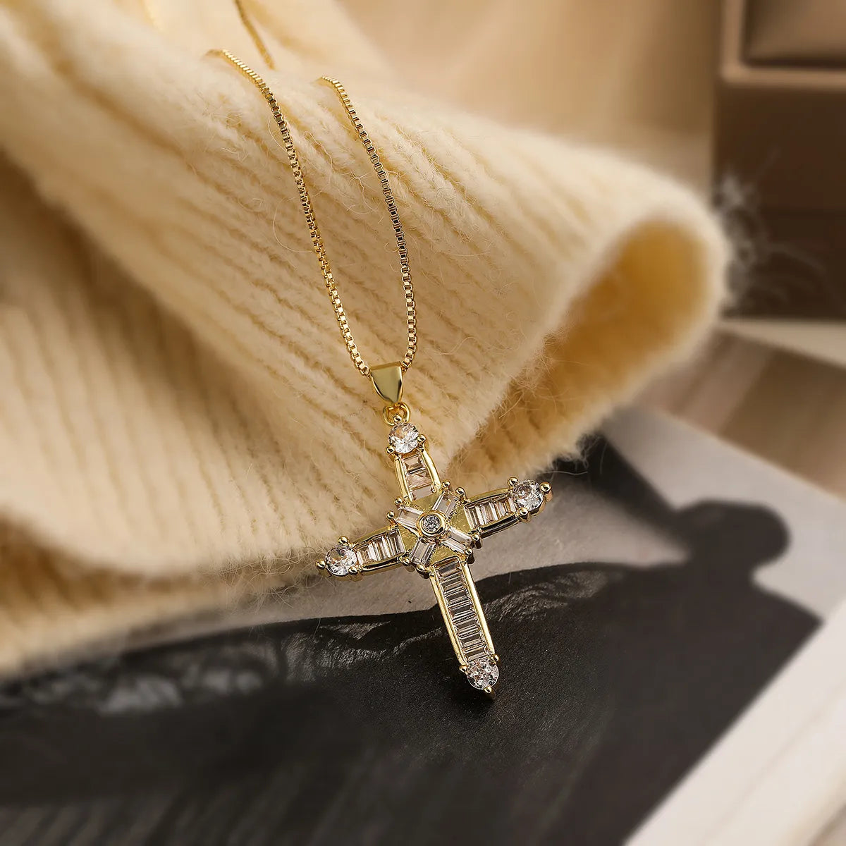 Minimalist 18K Gold Cross Pendant Necklace - Cubic Zirconia Titanium Steel Chain Aruary Studio ｜ Artisanal Jewelry