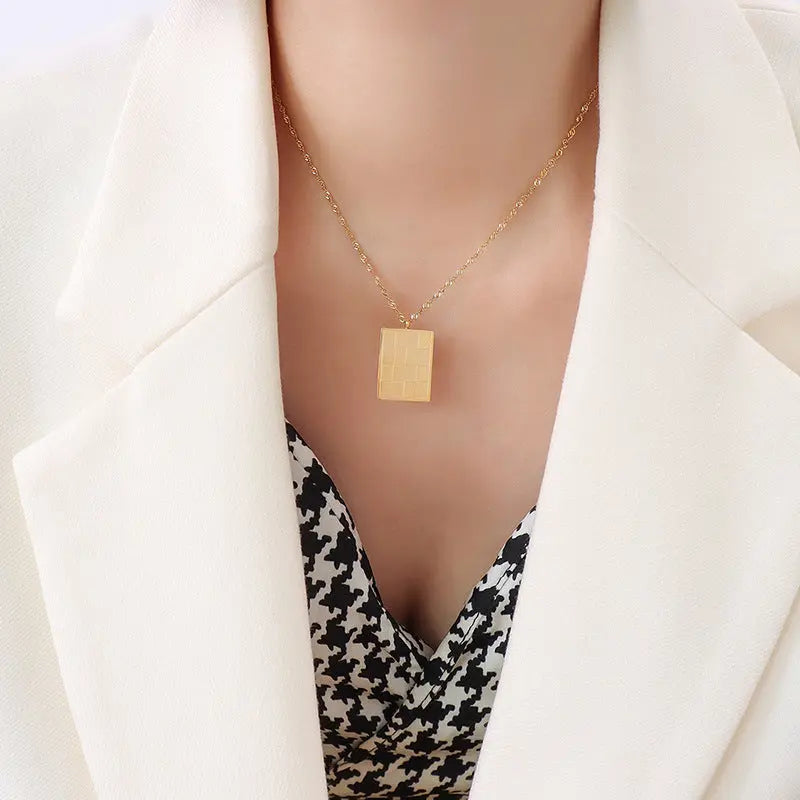 Aruary Studio ｜ Artisanal Jewelry French Checkerboard Choker Necklace - 18K Gold Plated Titanium Steel Pendant Collar, Vintage Inspired Chessboard Layering Chain