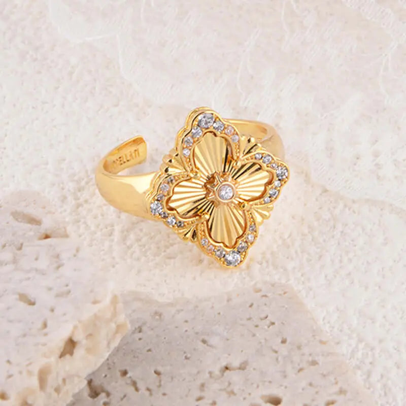 Aruary Studio ｜ Artisanal Jewelry Van Cleef-inspired Clover Ring - CNC Diamond-cut Floral Band | 18K Gold Plated Brass | Luxury Vintage Ring