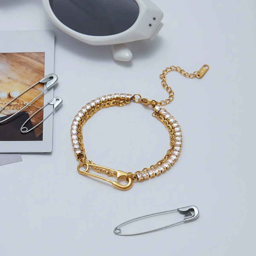 Yuqing Realm ｜ Accessories Boutique Where raw industrial edge meets gilded sophistication. This deconstructed "paperclip" chain—studded with fiery zircons—redefines modern luxury for the rule-breakers.
