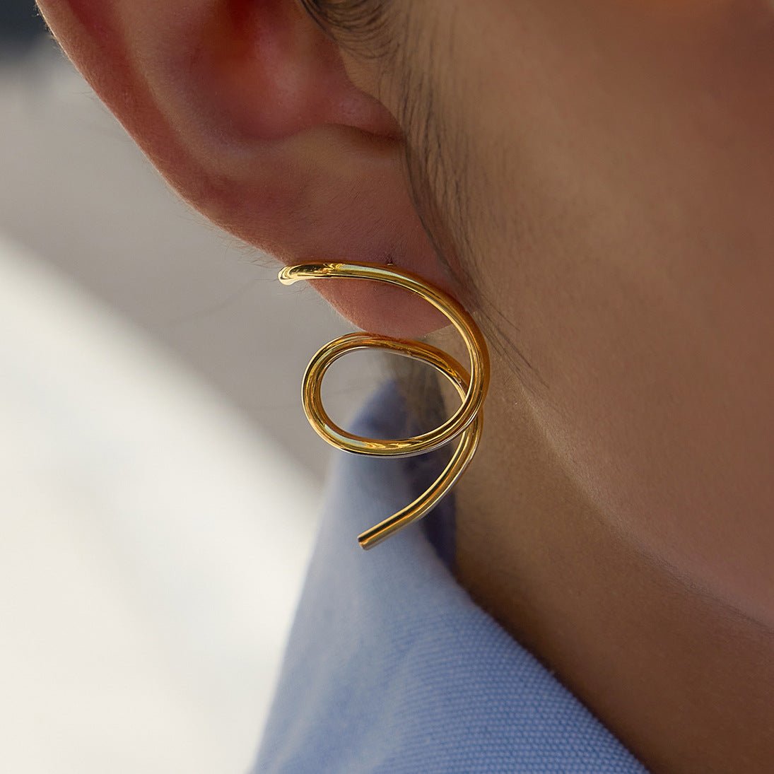 Asymmetric Gold Fluid Line Earrings | 18K Gold - Plated Titanium Steel - Aruary Studio ｜ Artisanal Jewelry