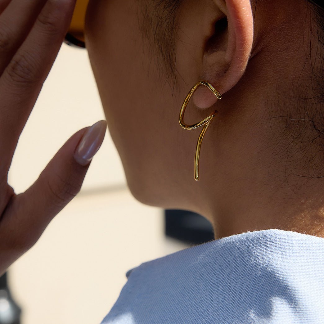 Asymmetric Gold Fluid Line Earrings | 18K Gold - Plated Titanium Steel - Aruary Studio ｜ Artisanal Jewelry