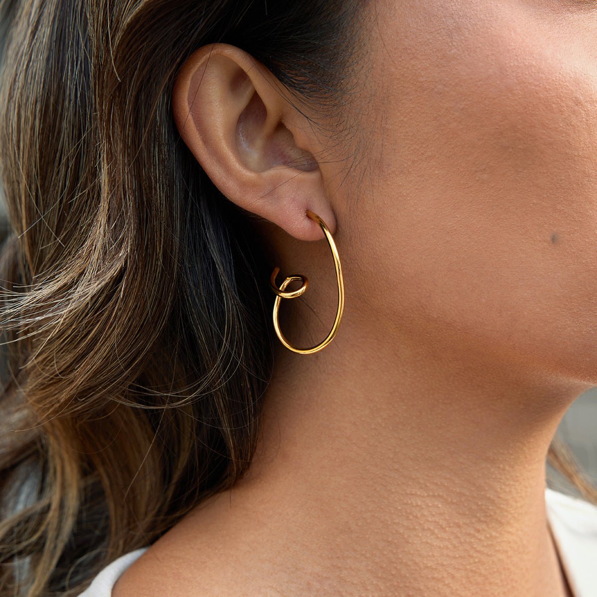 Asymmetric Gold Line Hoop Earrings | 18K Gold - Plated Titanium Steel - Aruary Studio ｜ Artisanal Jewelry