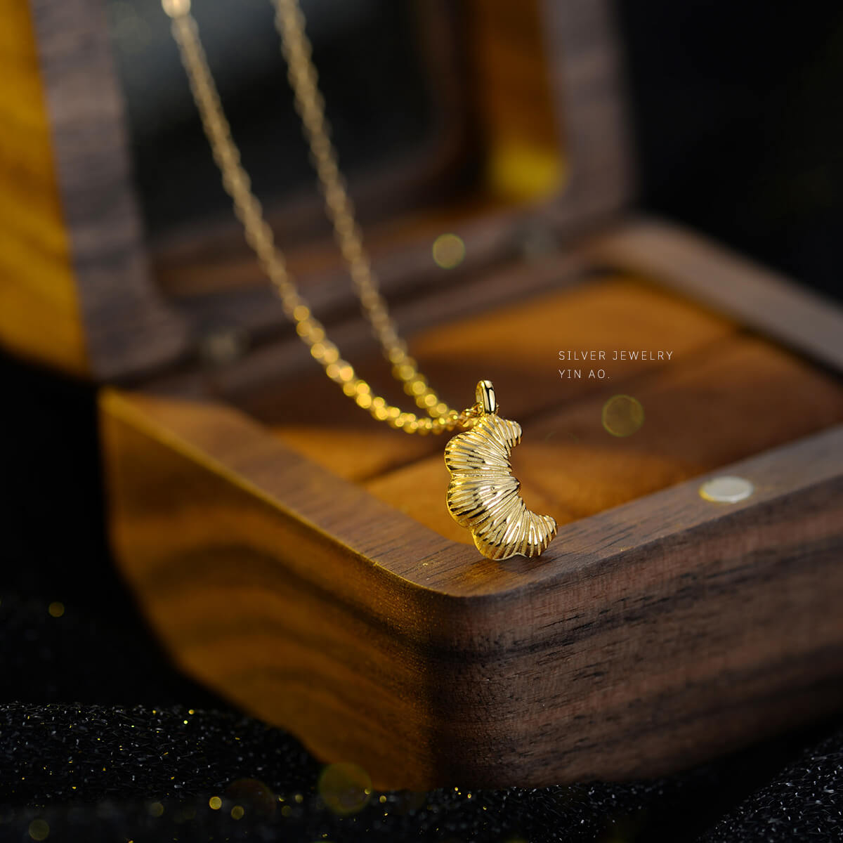 Croissant Bread Pendant Necklace - Aruary Studio ｜ Artisanal Jewelry