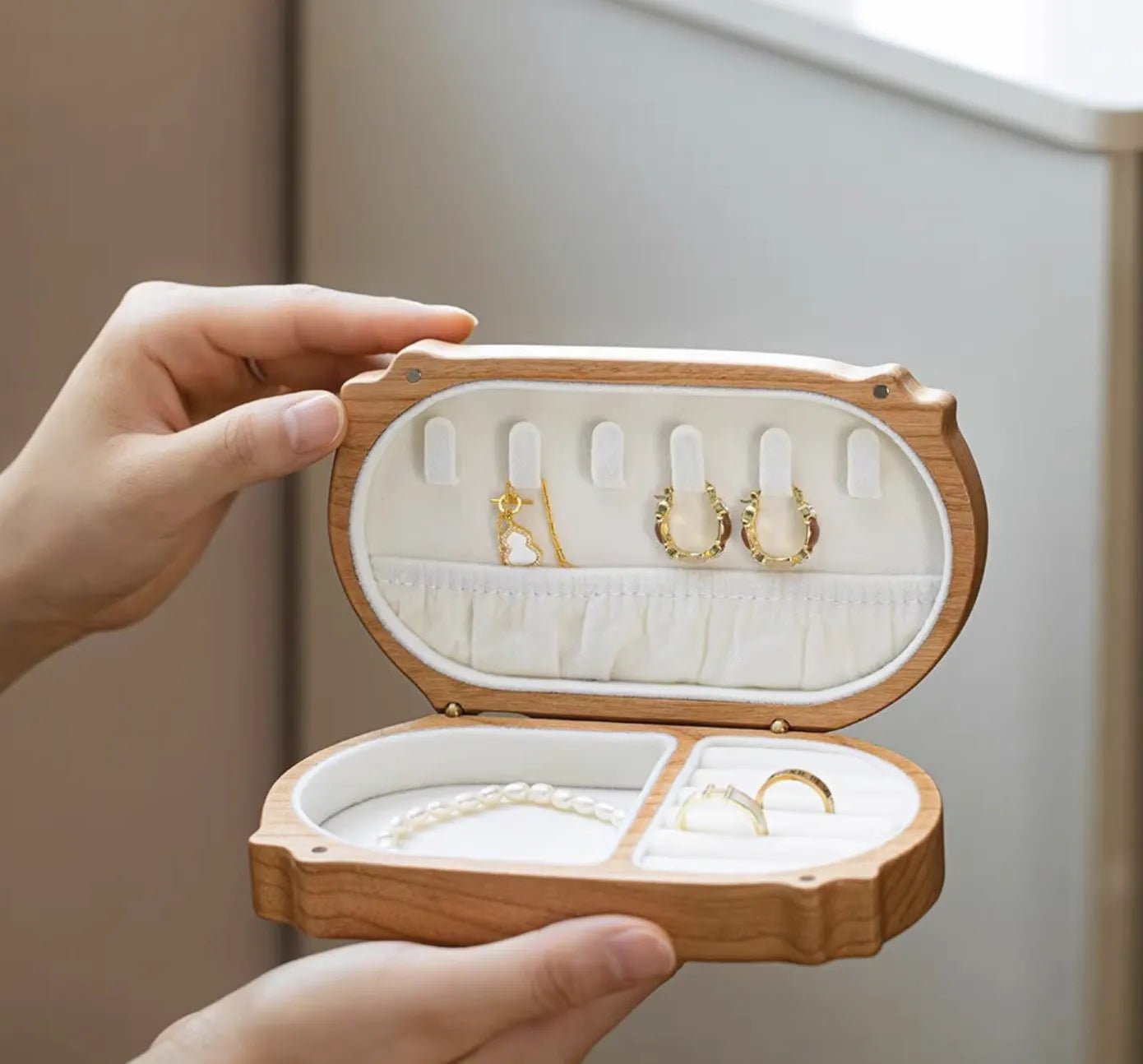 Cute Cat - Shaped Wooden Jewelry Box - Handcrafted from Cherry & Walnut Wood for Jewelry Organization - Aruary Studio ｜ Artisanal Jewelry