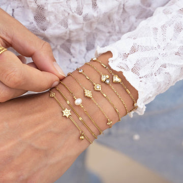 Dainty Heart Zircon Gold - Plated Bracelet | 5A Zircon + Gold - Plated - Aruary Studio ｜ Artisanal Jewelry