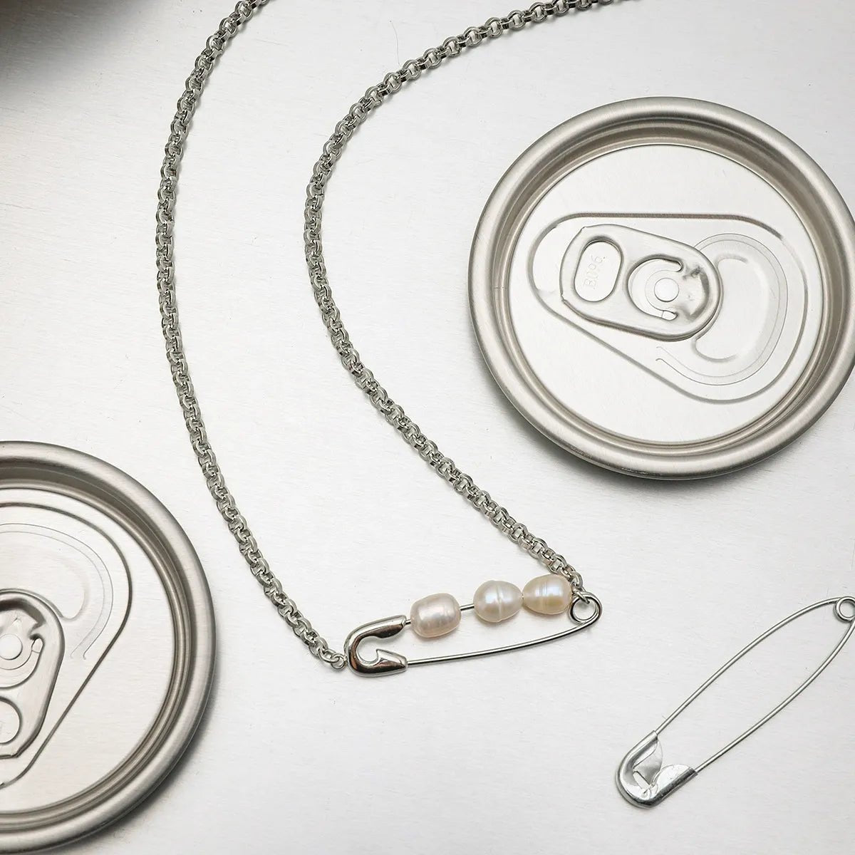 Elegant Paperclip Pearl Necklace - Freshwater Cultured Pearls & Titanium Steel - Minimalist Luxury Jewelry - Aruary Studio ｜ Artisanal Jewelry