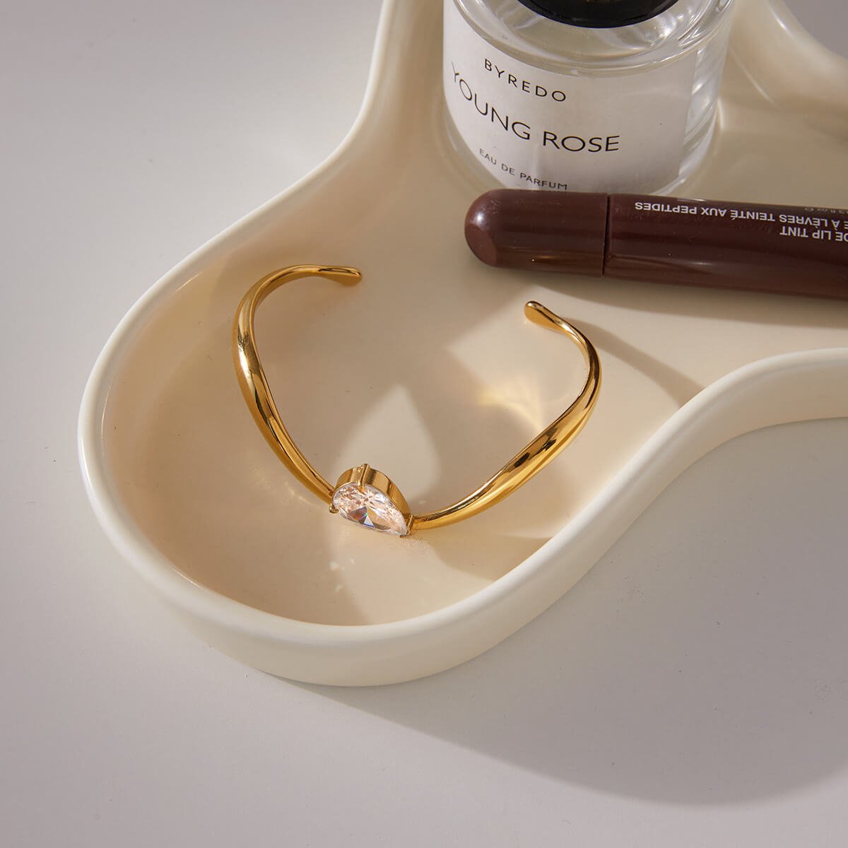 Fluid Line Zircon Open Cuff Bracelet | 18K Gold - Plated Titanium Steel + 5A Zircon - Aruary Studio ｜ Artisanal Jewelry