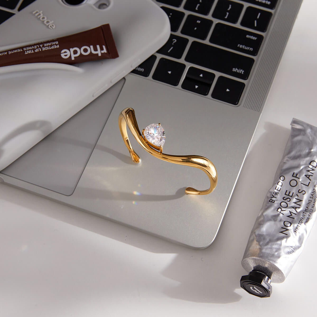 Fluid Line Zircon Open Cuff Bracelet | 18K Gold - Plated Titanium Steel + 5A Zircon - Aruary Studio ｜ Artisanal Jewelry