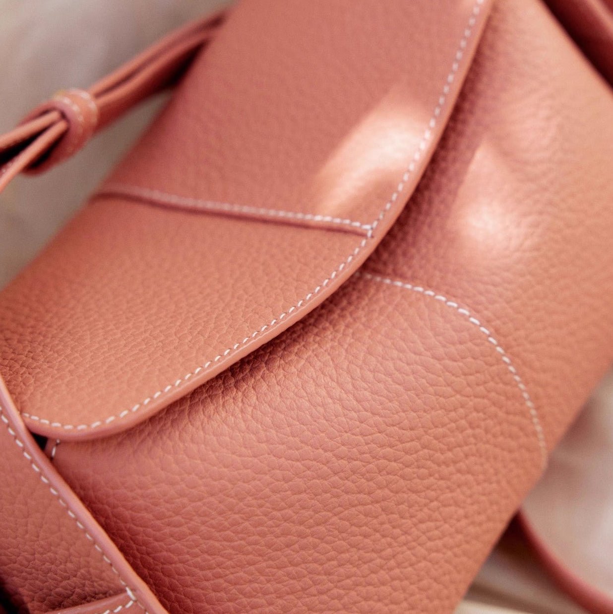 Mini Eaves - Shaped Crossbody Bag | Full - Grain Cowhide Leather & Lambskin Lining - Aruary Studio ｜ Artisanal Jewelry