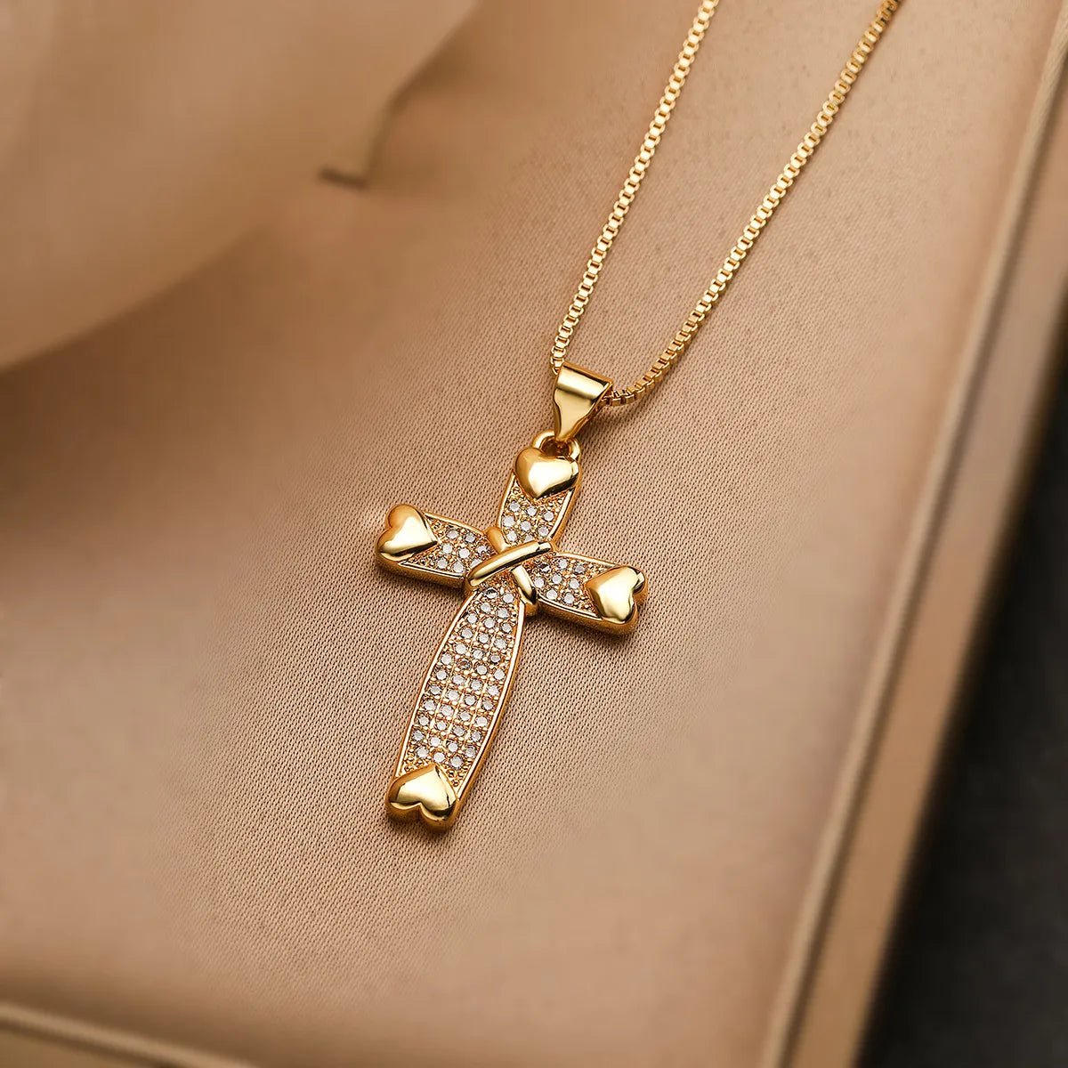 Minimalist 18K Gold Cross Pendant Necklace - Cubic Zirconia Titanium Steel Chain - Aruary Studio ｜ Artisanal Jewelry