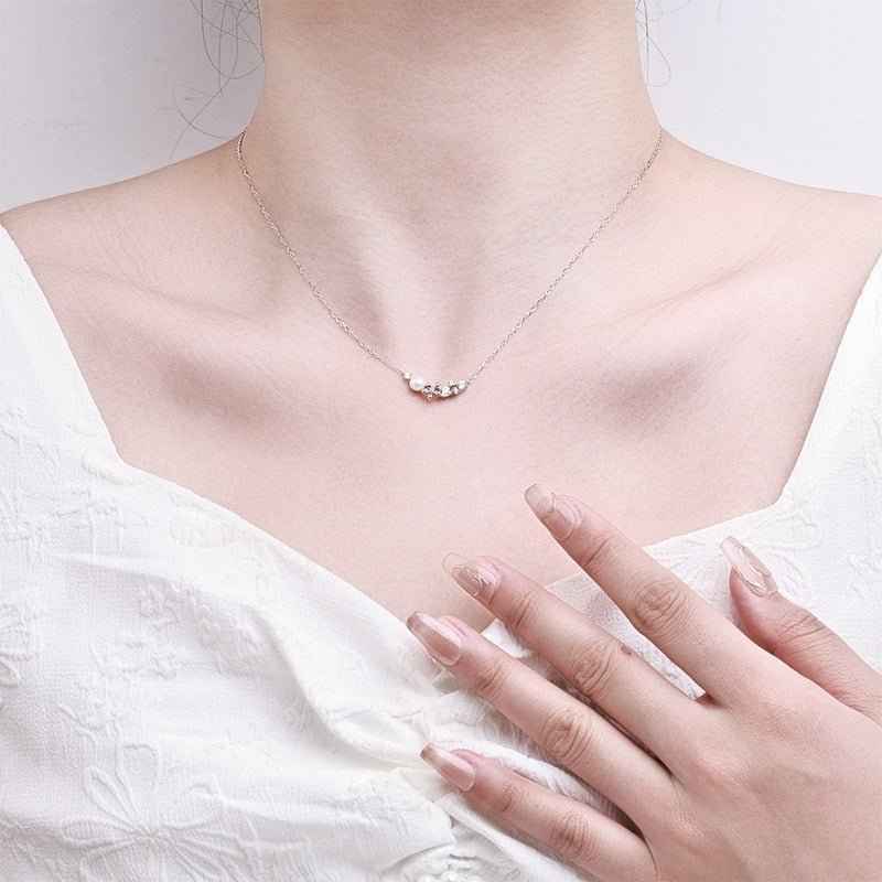 Pearl Blossom Pendant Necklace - Elegant Pearl Pendant Necklace for Every Occasion