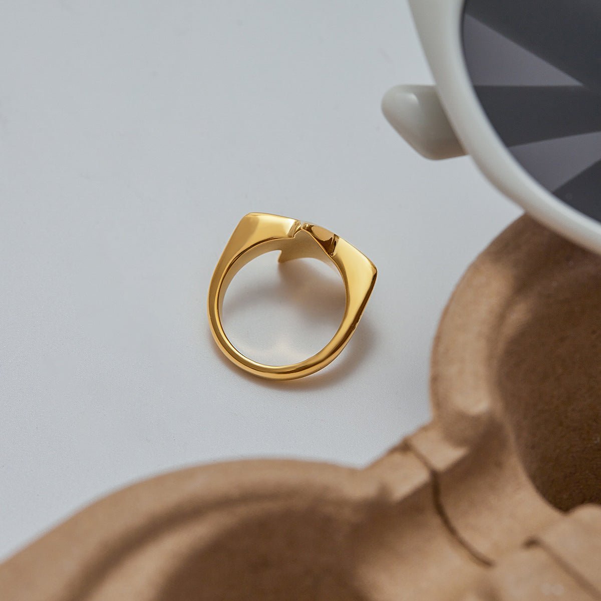 Pentagram Signet Ring - 18K Gold Titanium Steel Statement Ring | Tarnish - Free Power Jewelry - Aruary Studio ｜ Artisanal Jewelry