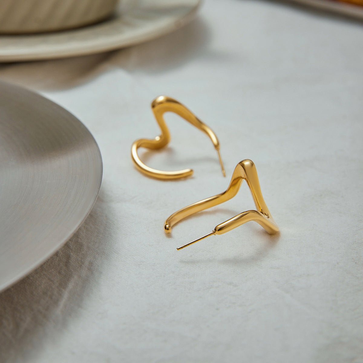 Sculpted Gold Fluid Line Hoop Earrings | 18K Gold - Plated Titanium Steel - Aruary Studio ｜ Artisanal Jewelry