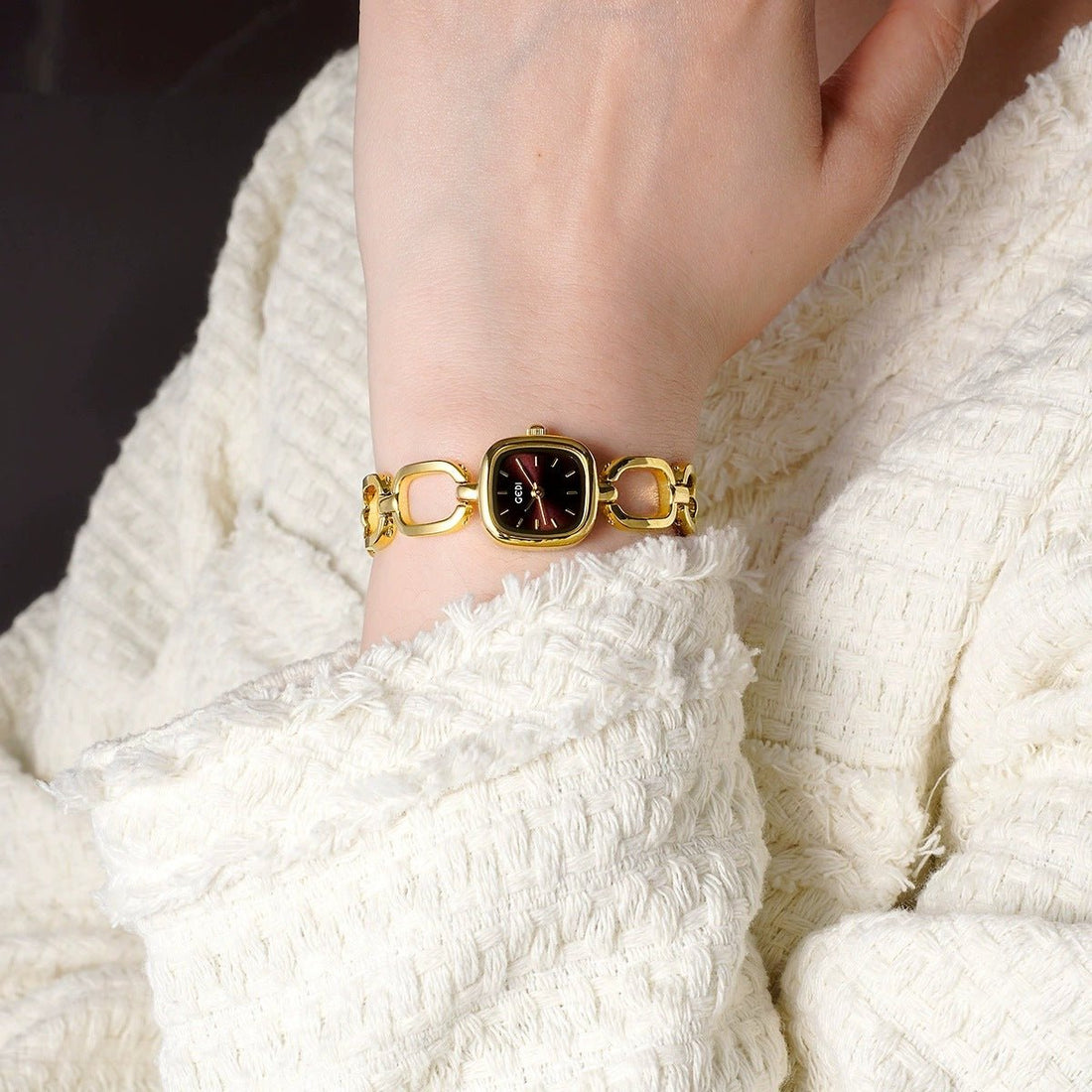 Sporty Square Chain Watch for Women - Quartz Movement, Water - Resistant - Aruary Studio ｜ Artisanal Jewelry