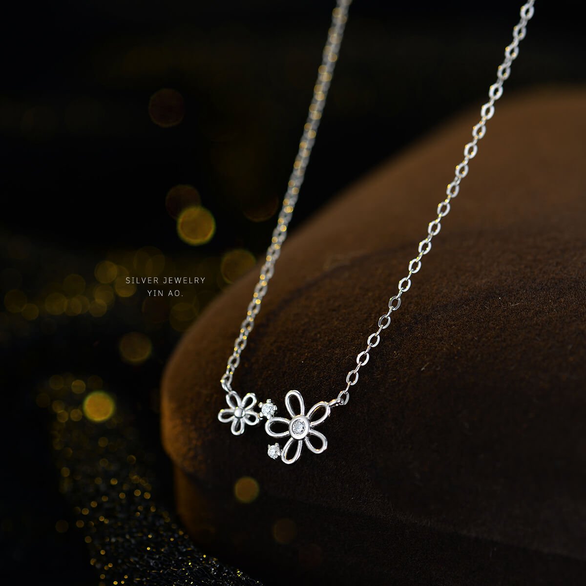 Two Daisy Flower Pendant Necklace - Aruary Studio ｜ Artisanal Jewelry