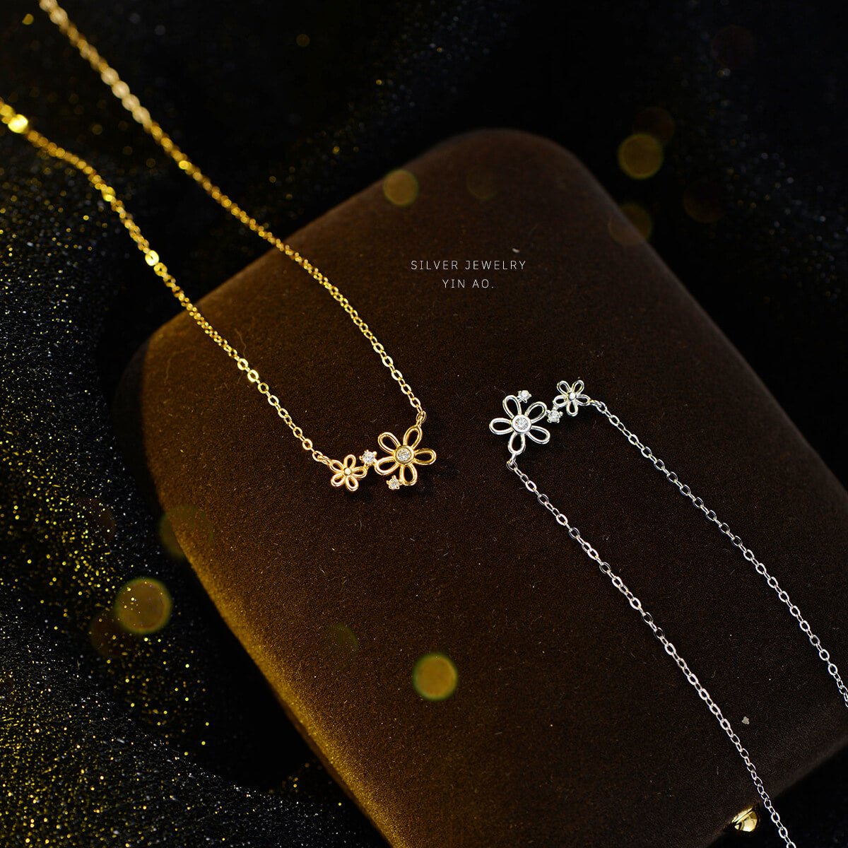 Two Daisy Flower Pendant Necklace - Aruary Studio ｜ Artisanal Jewelry