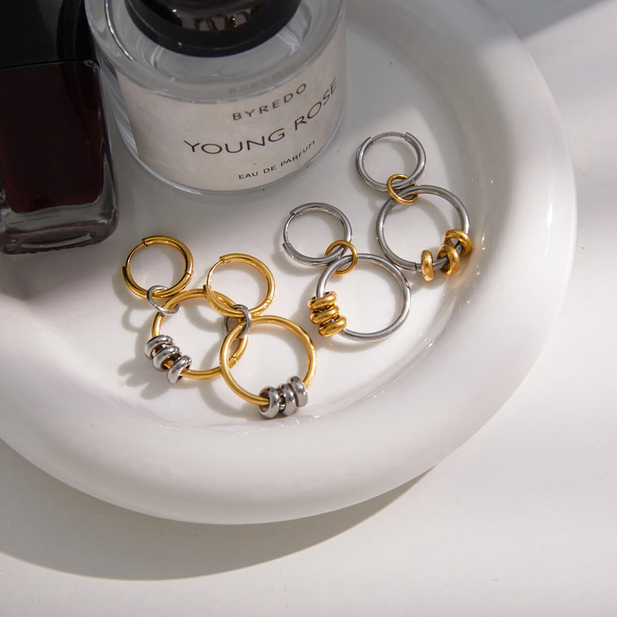 Two - Tone Interlocking Mixed - Metal Earrings - Aruary Studio ｜ Artisanal Jewelry