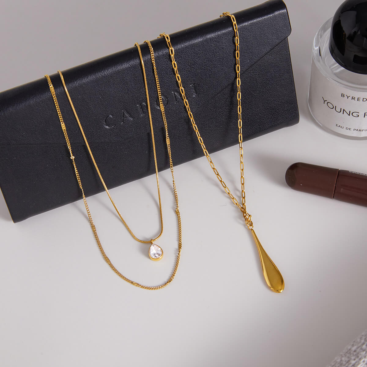 Water Drop Minimalist Pendant Necklace | 18K Gold - Plated Titanium Steel - Aruary Studio ｜ Artisanal Jewelry