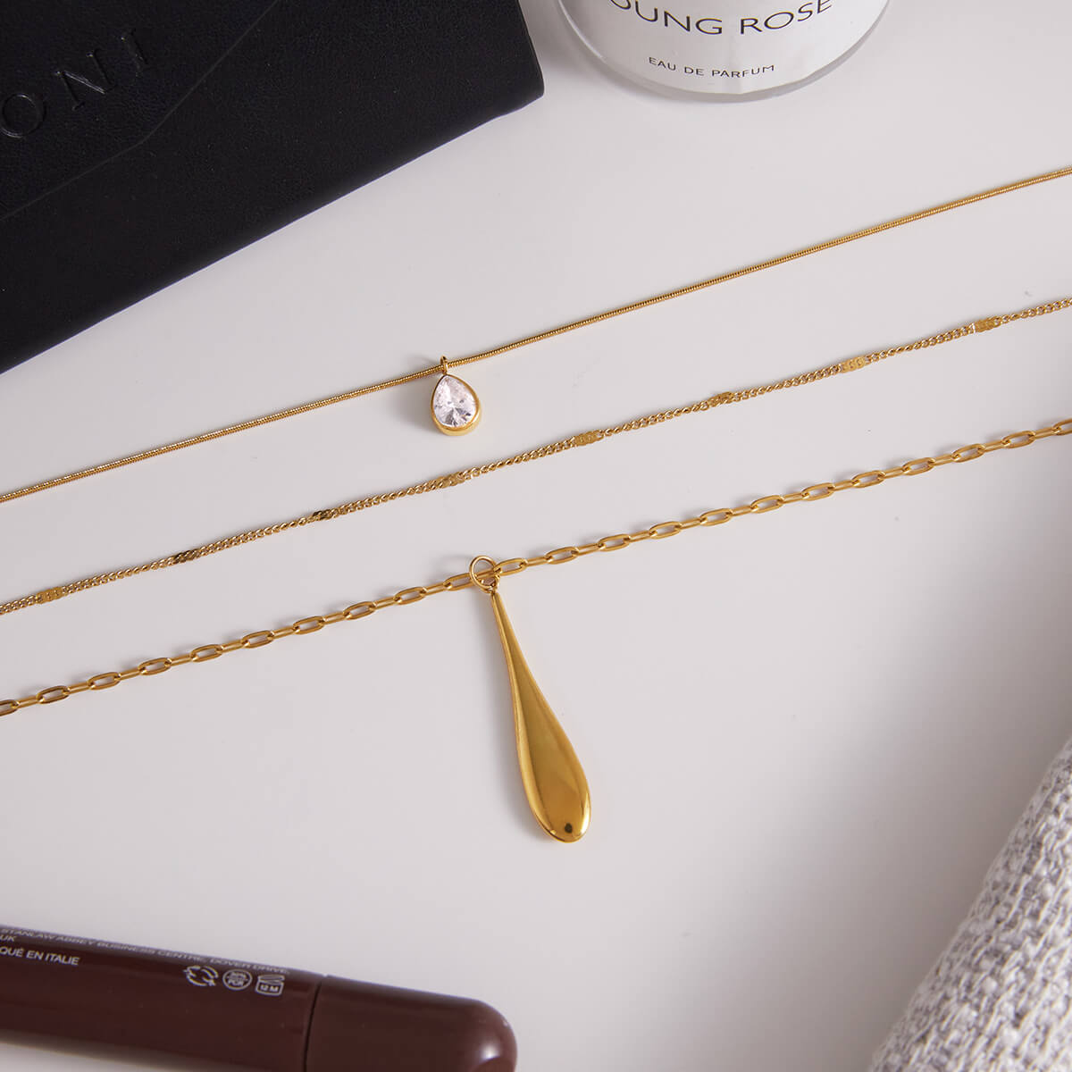 Water Drop Minimalist Pendant Necklace | 18K Gold - Plated Titanium Steel - Aruary Studio ｜ Artisanal Jewelry